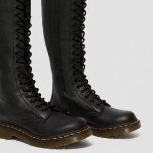 1B60 VIRGINIA LEATHER KNEE HIGH BOOTS - DR MARTENS